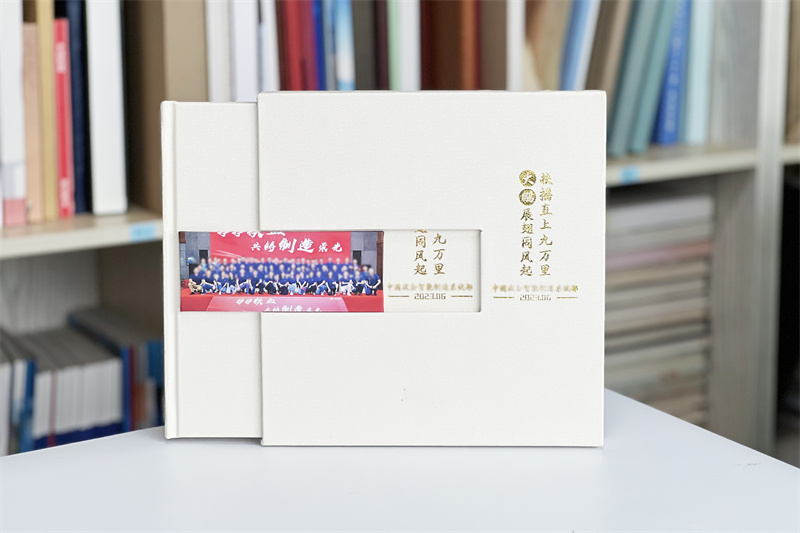 高品質(zhì)企業(yè)周年紀(jì)念冊(cè)制作-記錄企業(yè)輝煌歷程，彰顯團(tuán)隊(duì)風(fēng)采