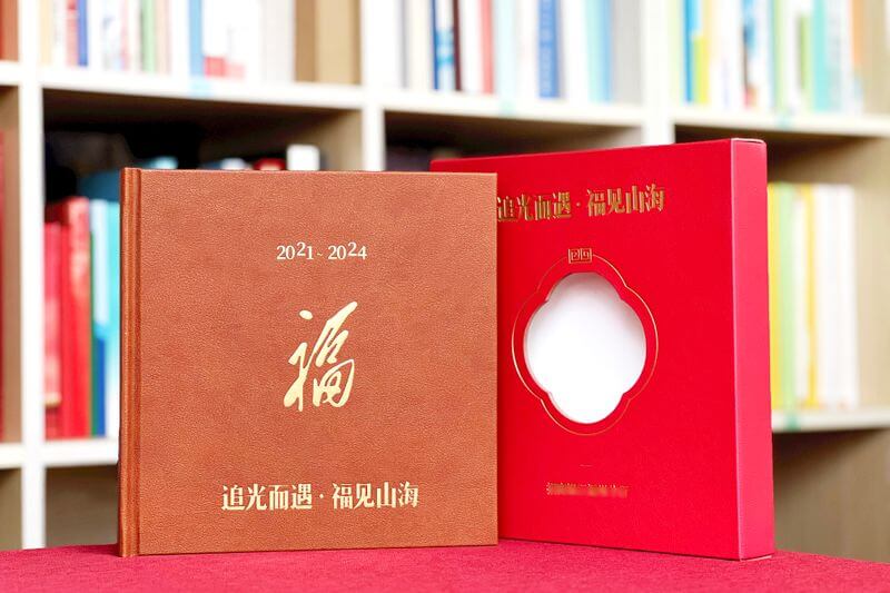 銀行行長(zhǎng)工作紀(jì)實(shí)紀(jì)念冊(cè)制作-記錄奮斗歲月，致敬卓越領(lǐng)導(dǎo)