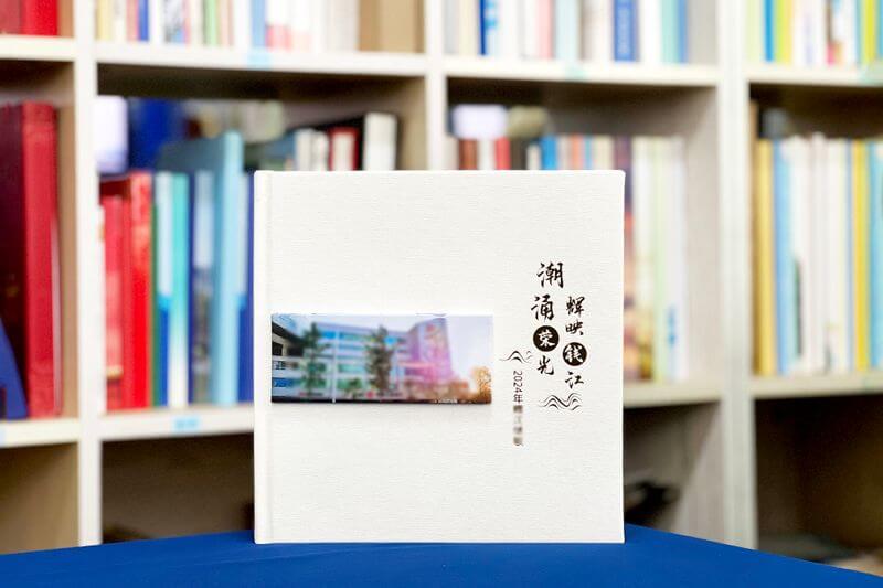 銀行行長(zhǎng)工作紀(jì)念相冊(cè)定制 - 珍藏金融領(lǐng)航者的光輝歲月