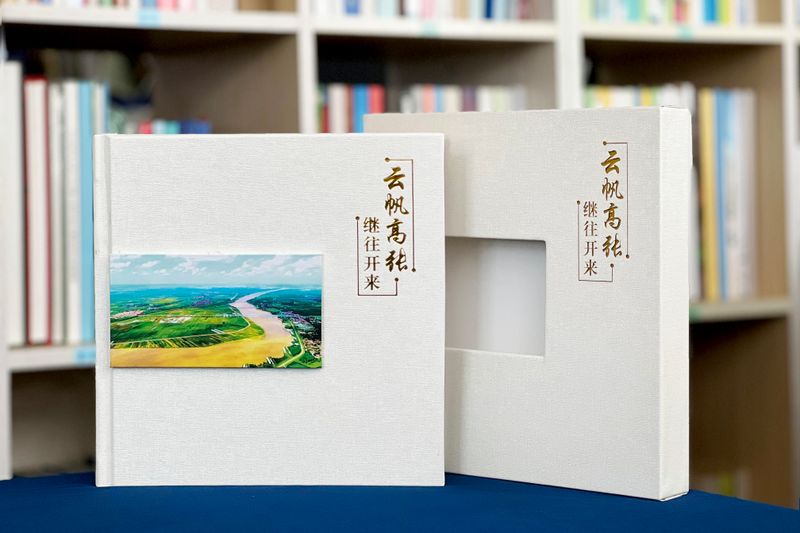  送縣長工作紀實相冊定制-高端紀念冊打造領導離任珍藏禮