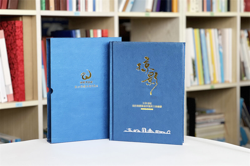 領(lǐng)導(dǎo)工作相冊(cè)影集定制-制作領(lǐng)導(dǎo)退休紀(jì)念冊(cè)作為禮物送領(lǐng)導(dǎo)