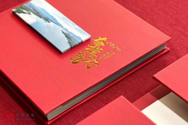 設(shè)計(jì)制作領(lǐng)導(dǎo)工作紀(jì)念相冊(cè)