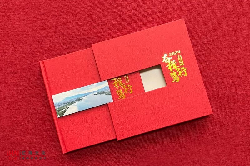 完成一本領(lǐng)導(dǎo)工作紀(jì)念冊(cè)定制