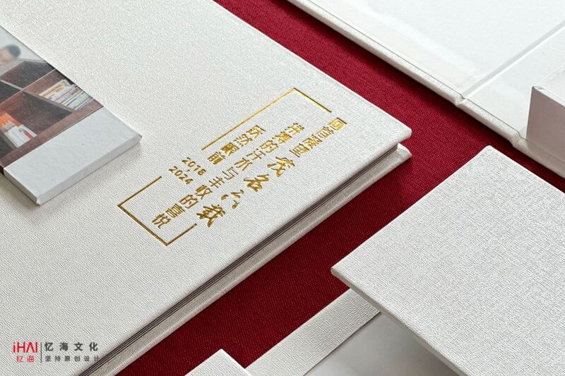 用紀(jì)念相冊(cè)作為領(lǐng)導(dǎo)升遷的禮物